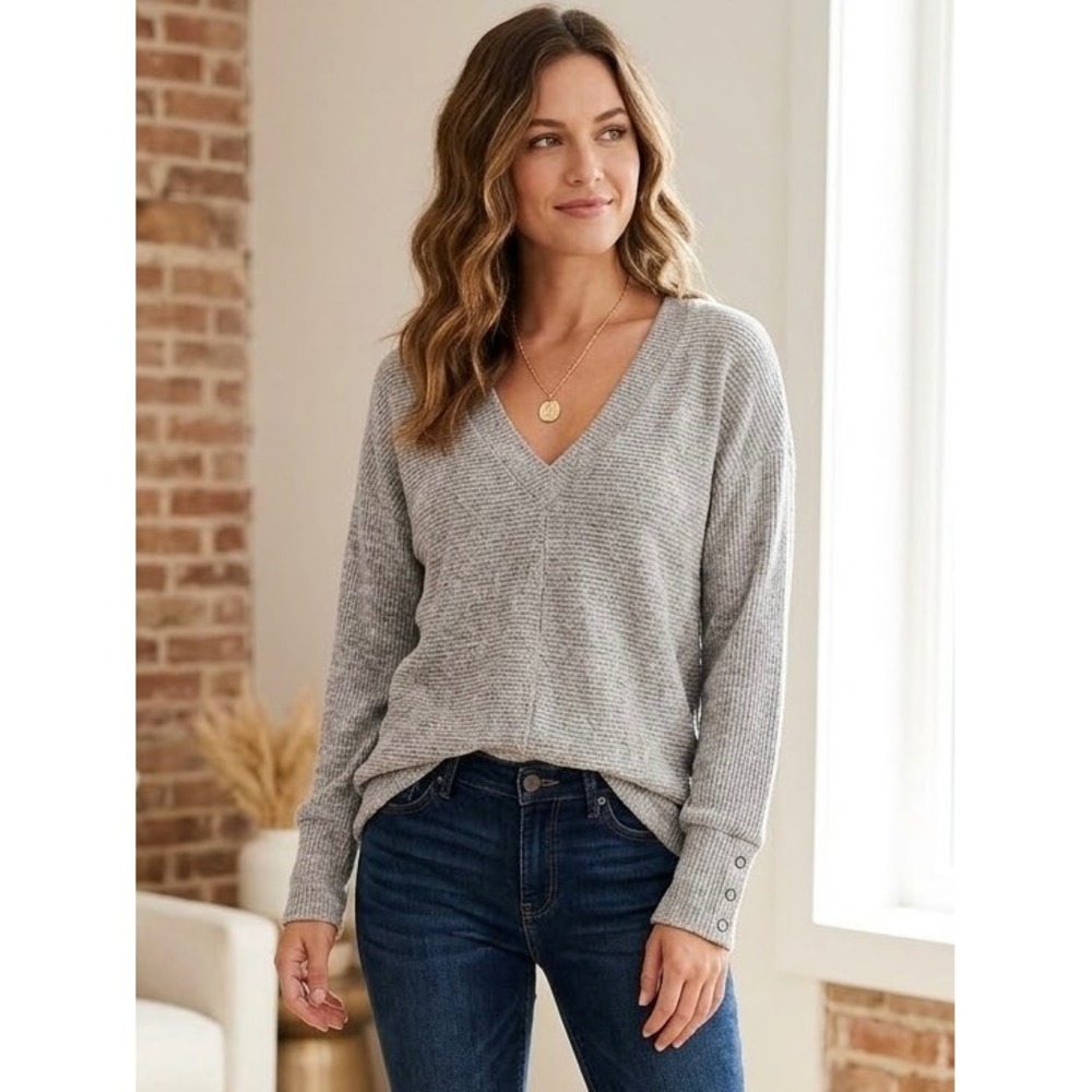 Evereve Womens Gray Ribbed V-Neck Sweater Grommet Cuff Long Sleeve Top Medium